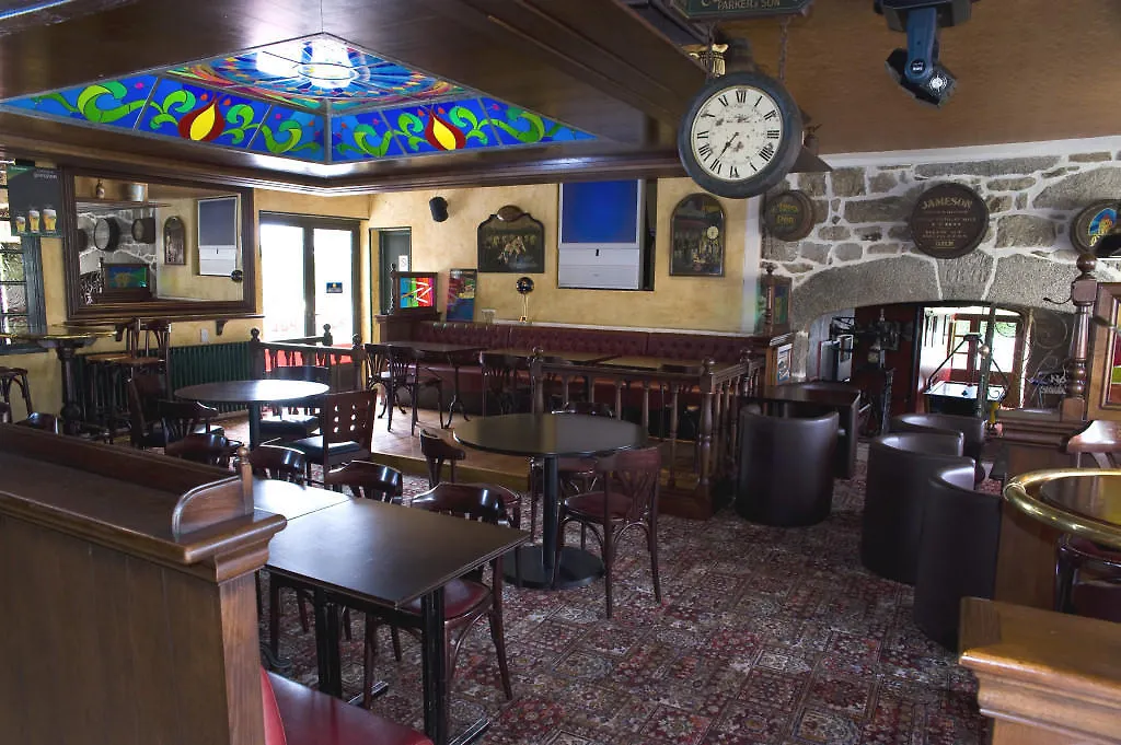 L'Auberge Fleurie Le Nayrac Отель